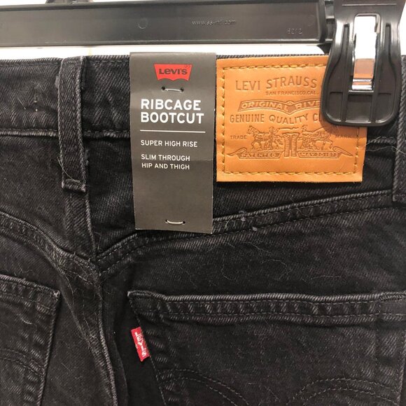 NWT Levi's Premium Ribcage Bootcut jeans in black - Picture 3 of 6